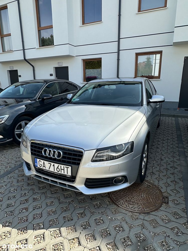 Audi A4 Limousine - 1