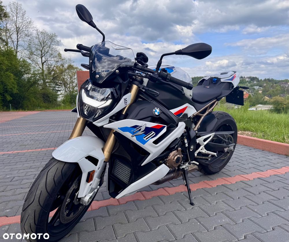 BMW S - 1