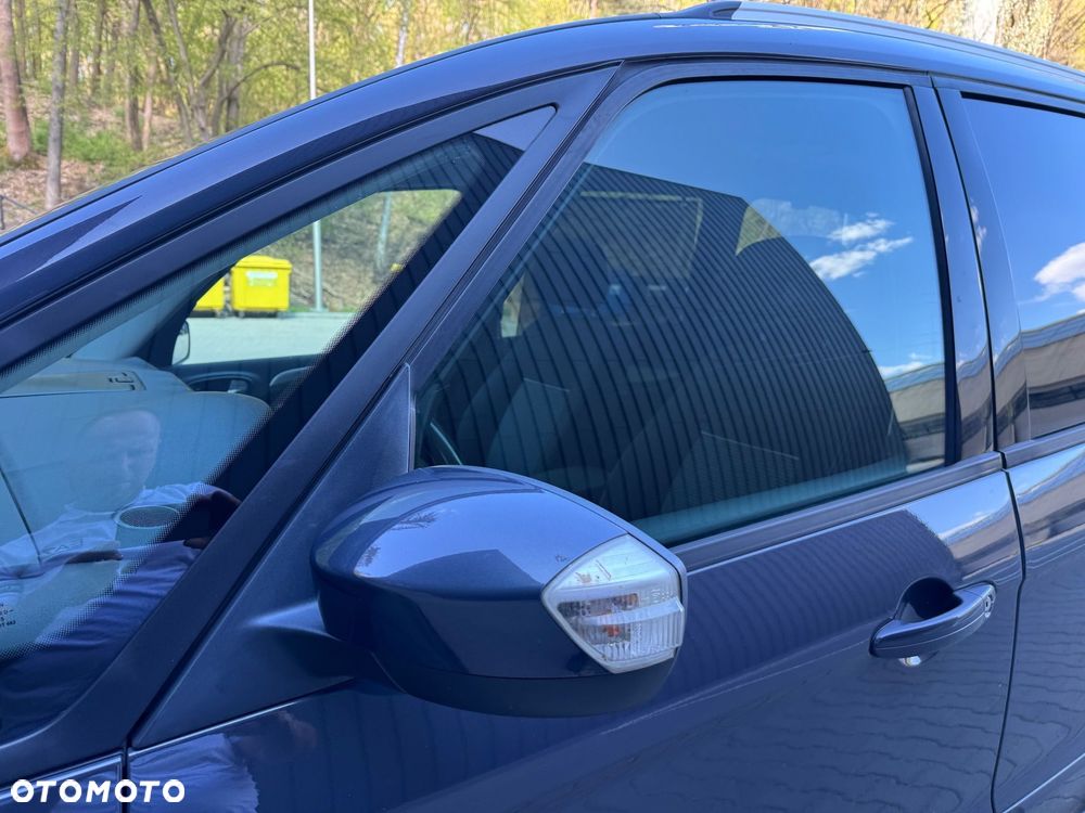 Ford Galaxy 2.0 TDCi Ambiente - 17