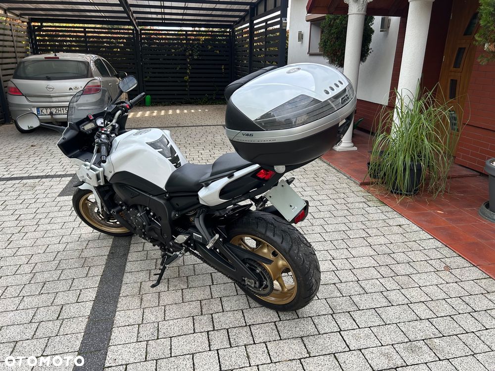 Yamaha FZ8 - 13