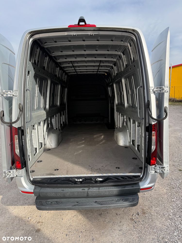 Mercedes-Benz Sprinter - 12