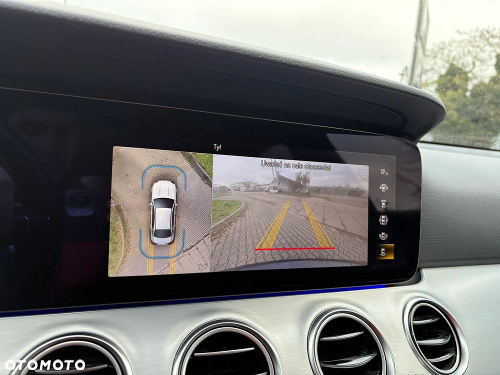 Mercedes-Benz Klasa E 300 de AMG - 19