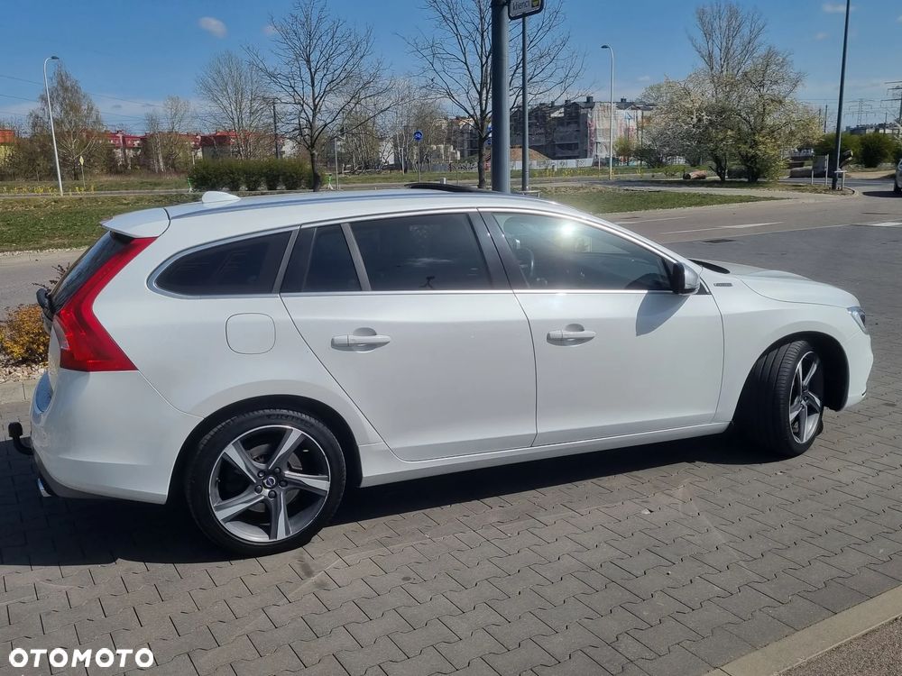 Volvo V60 D6 AWD Plug-in Hybrid R-Design Summum - 12
