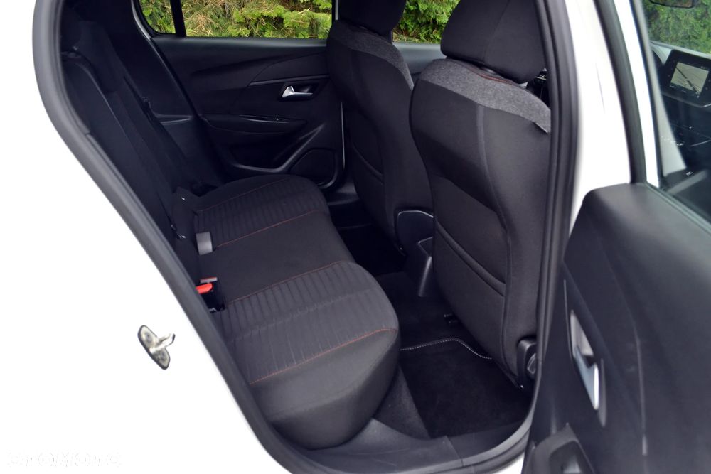 Peugeot 208 - 28