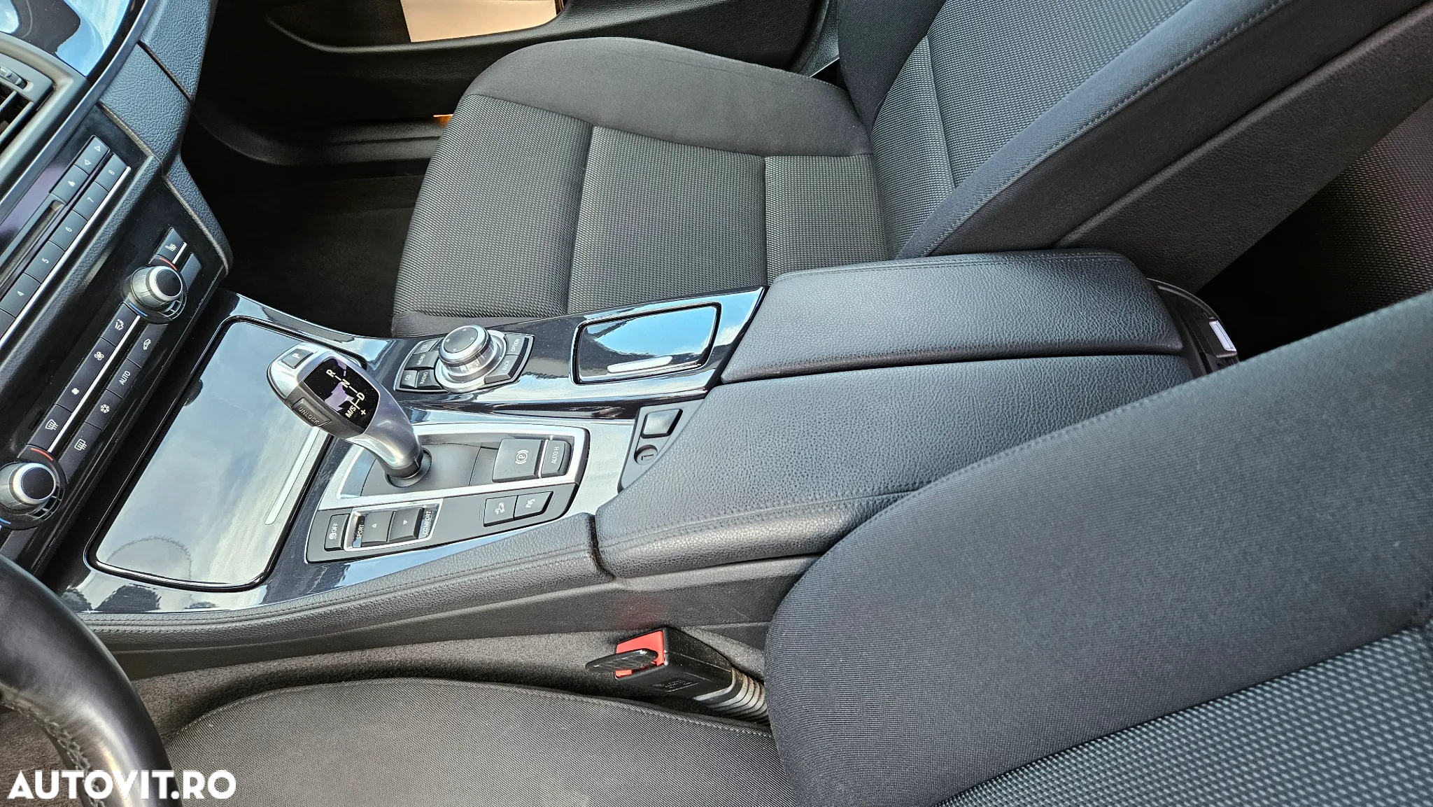 BMW Seria 5 525d xDrive - 10