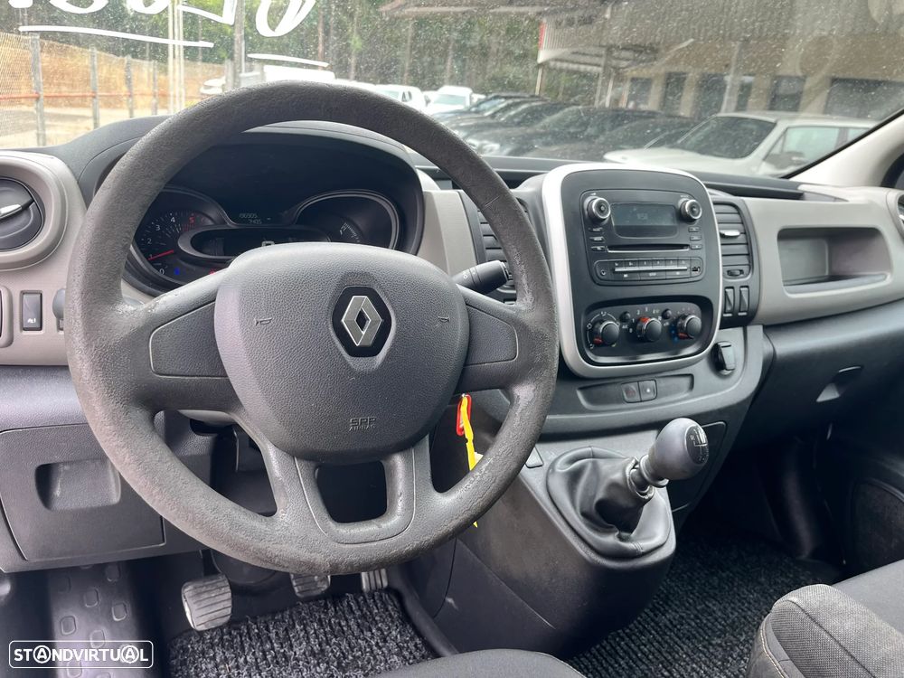 Renault TRAFIC 6 LUG LONGA DUPLA PORTA LATERAL - 12