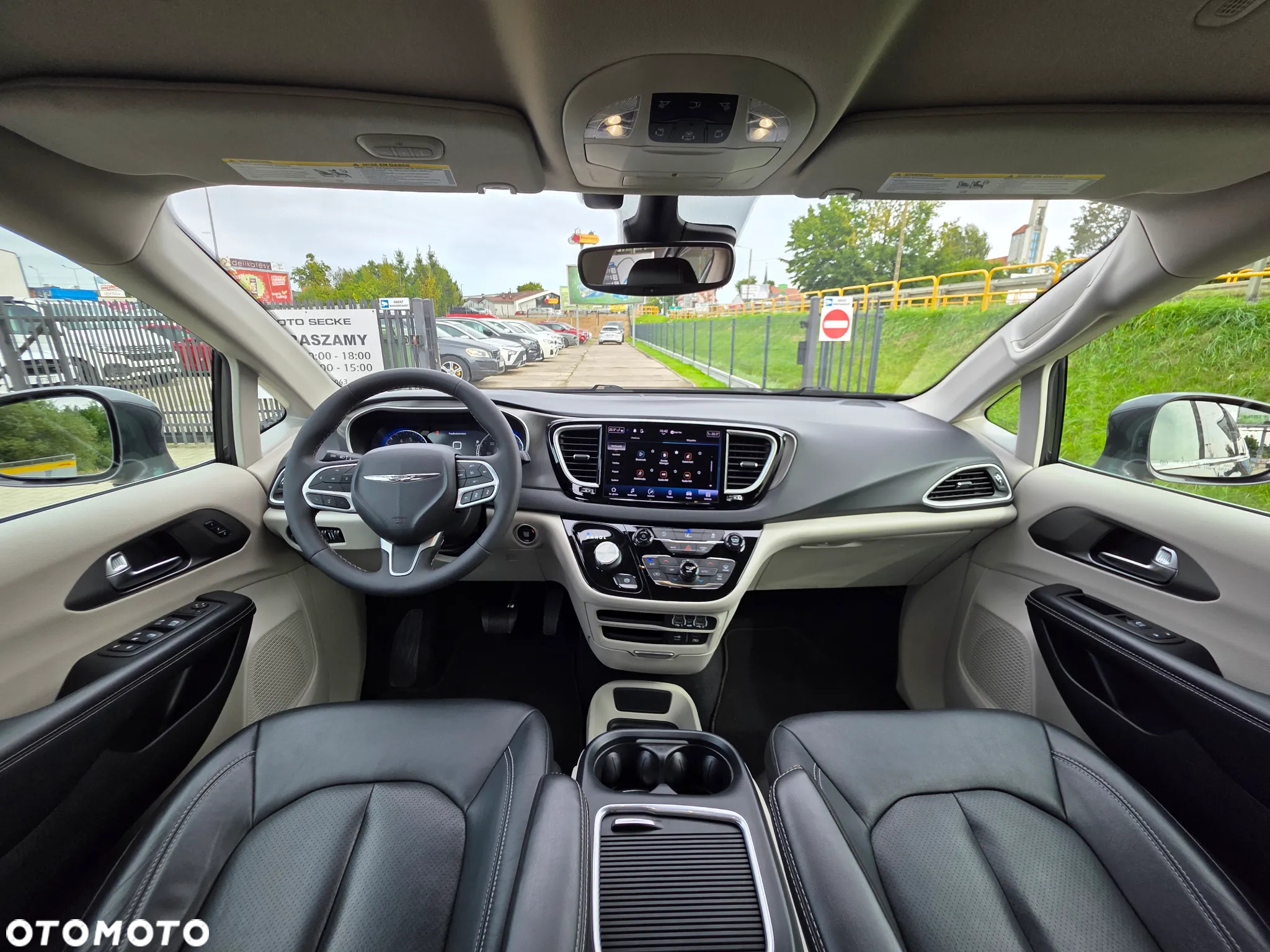 Chrysler Pacifica - 10