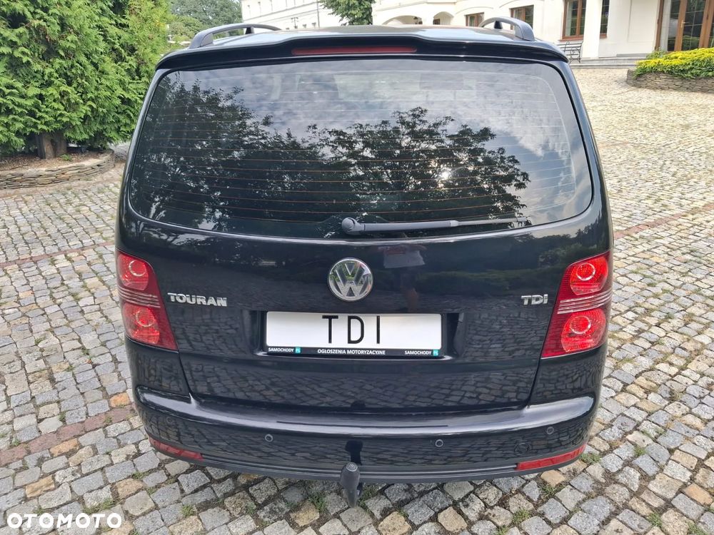 Volkswagen Touran - 10