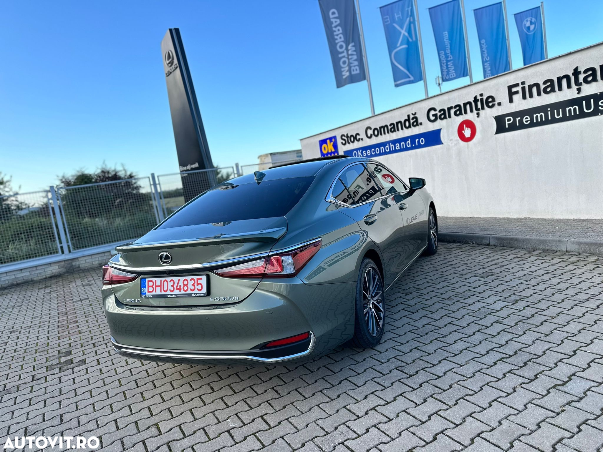 Lexus Seria ES 300h 2.5 TNGA HV 25H- 4X2 CVT Executive - 6