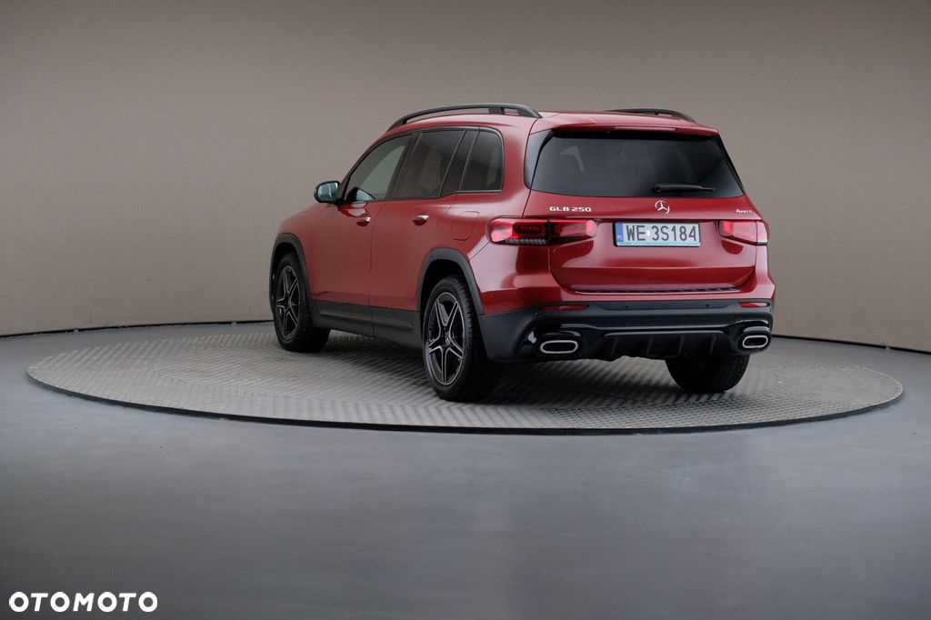 Mercedes-Benz GLB - 2
