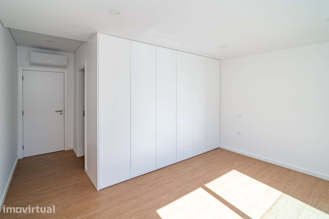 Apartamento T2 Duplex Novo com Terraço, 2 Suites e Estacionamento, em - Grande imagem: 5/23