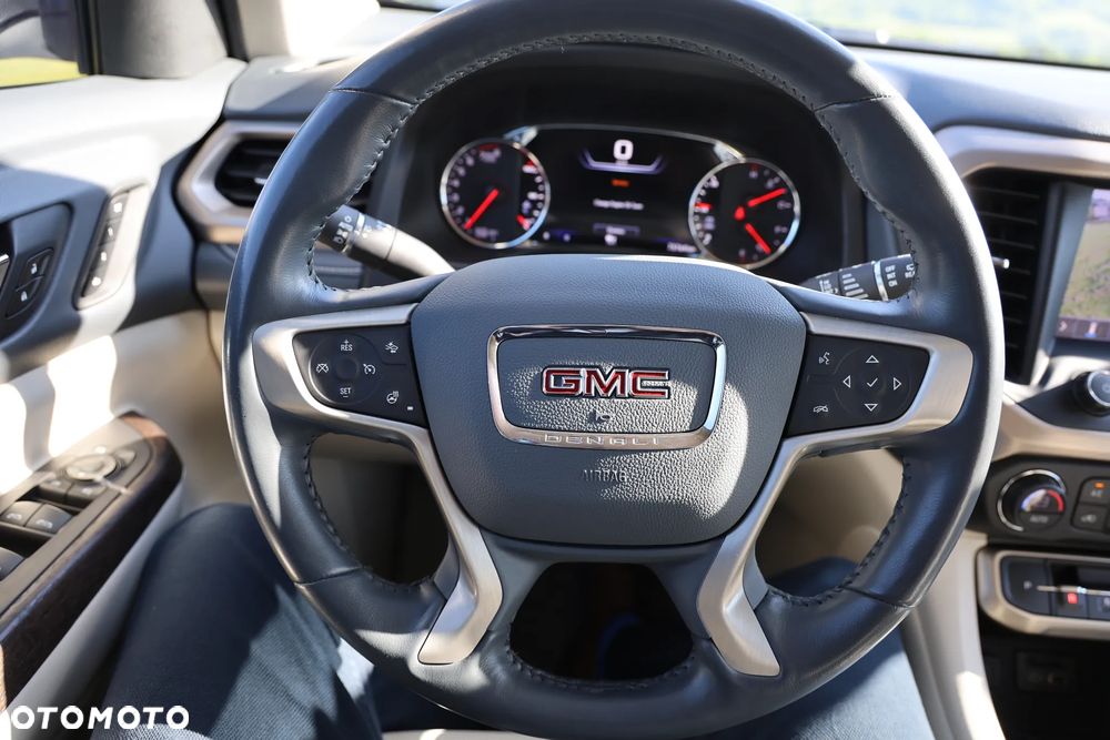GMC Acadia - 17