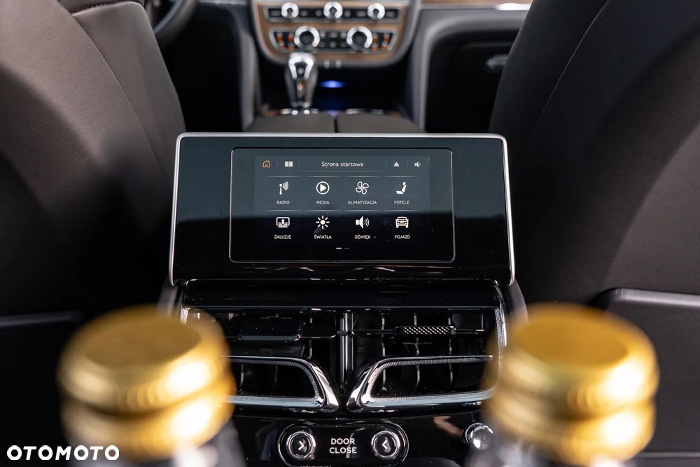 Bentley Bentayga EWB Azure - 37