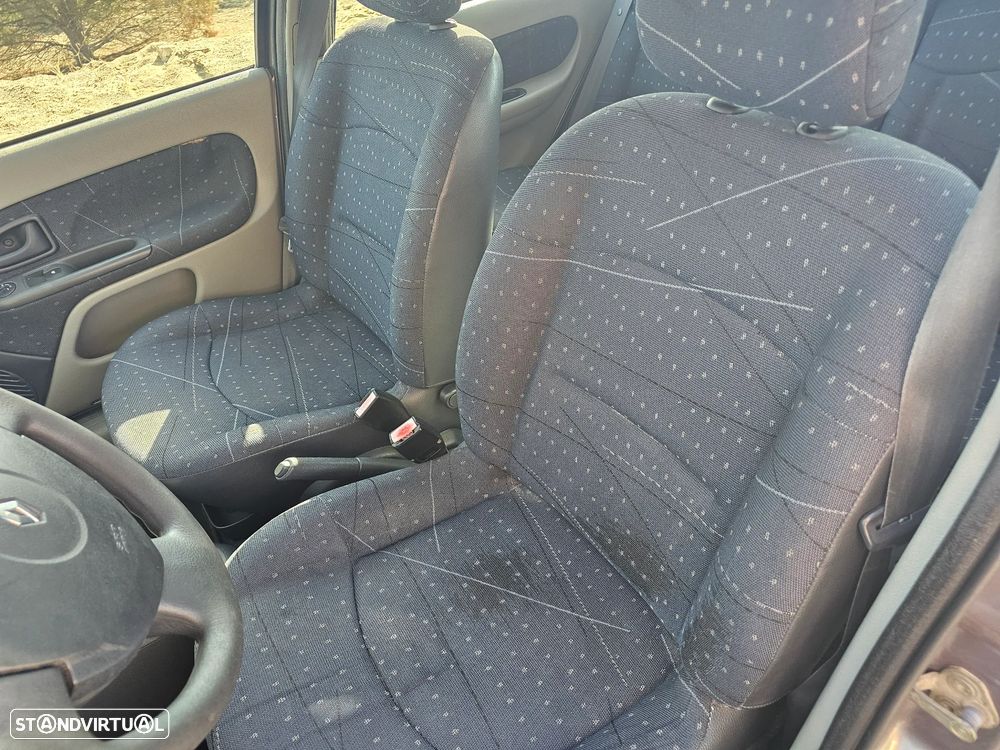 Renault Clio - 12