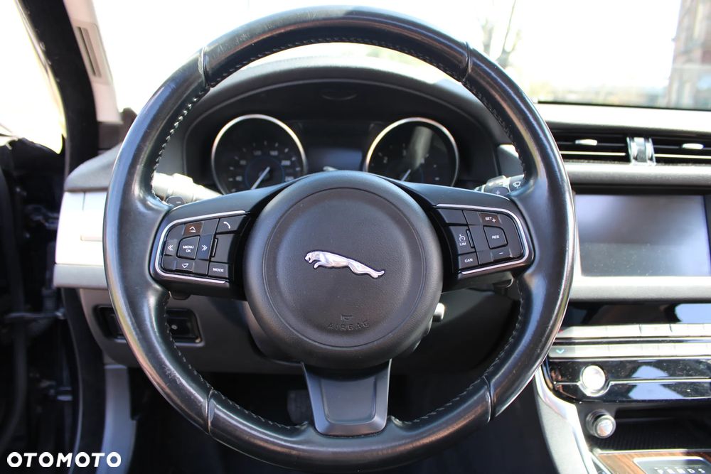 Jaguar XF 20d Prestige - 26