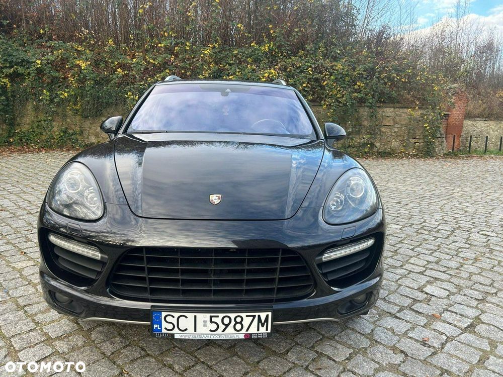 Porsche Cayenne - 1