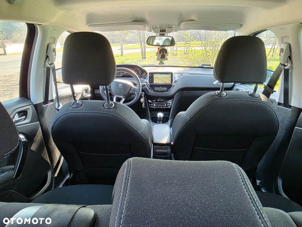 Peugeot 208 - 32