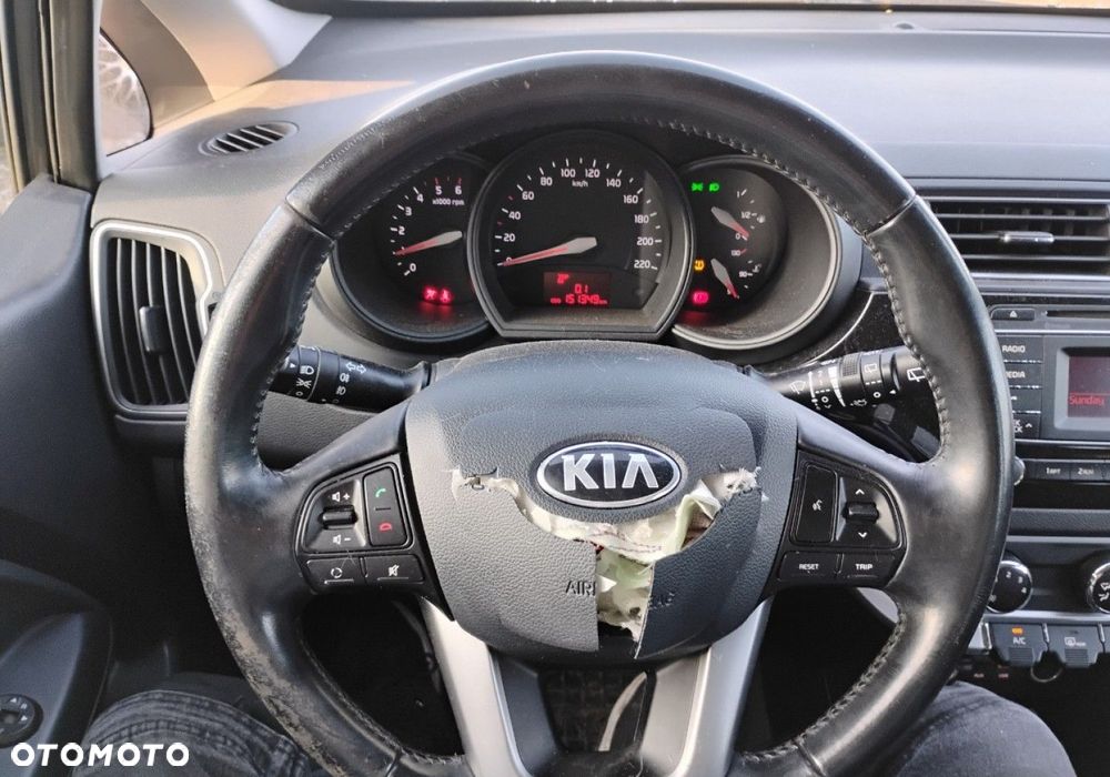 Kia Rio - 12