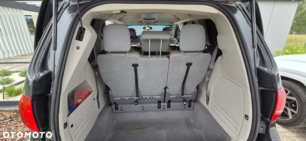 Volkswagen Routan - 9