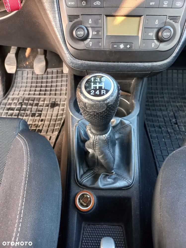 Fiat Punto 1.4 16V Emotion - 12