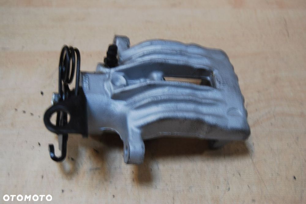 ZACISK LEWY TYŁ LUCAS 32325962 SEAT LEON I AUDI A3 REGENROWANY - 1