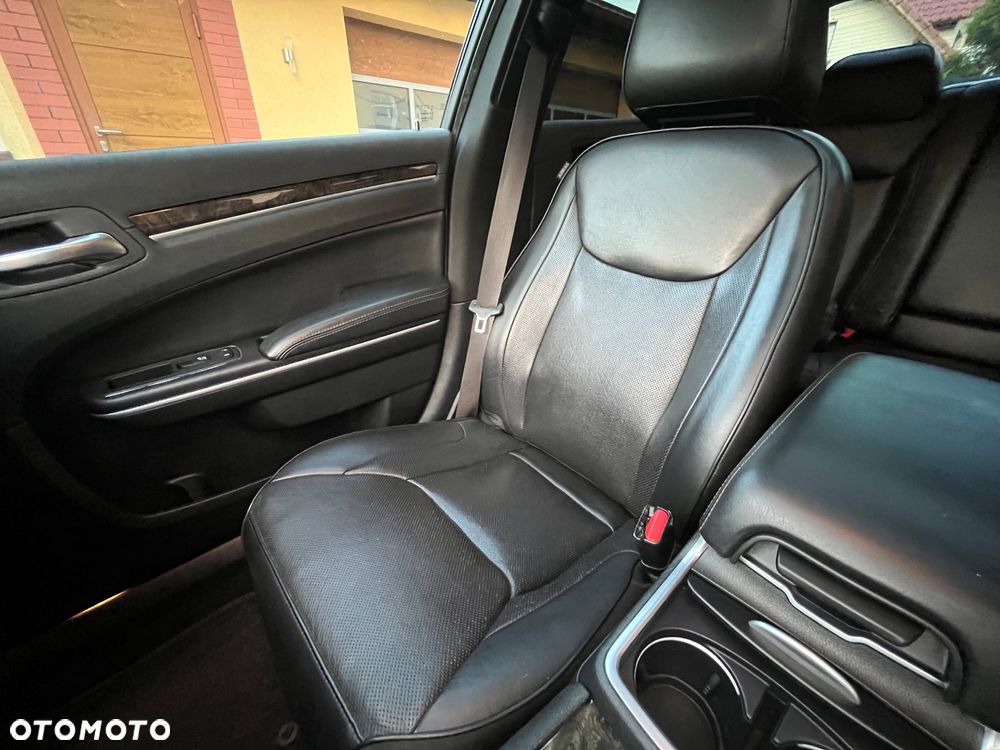 Chrysler 300C - 18