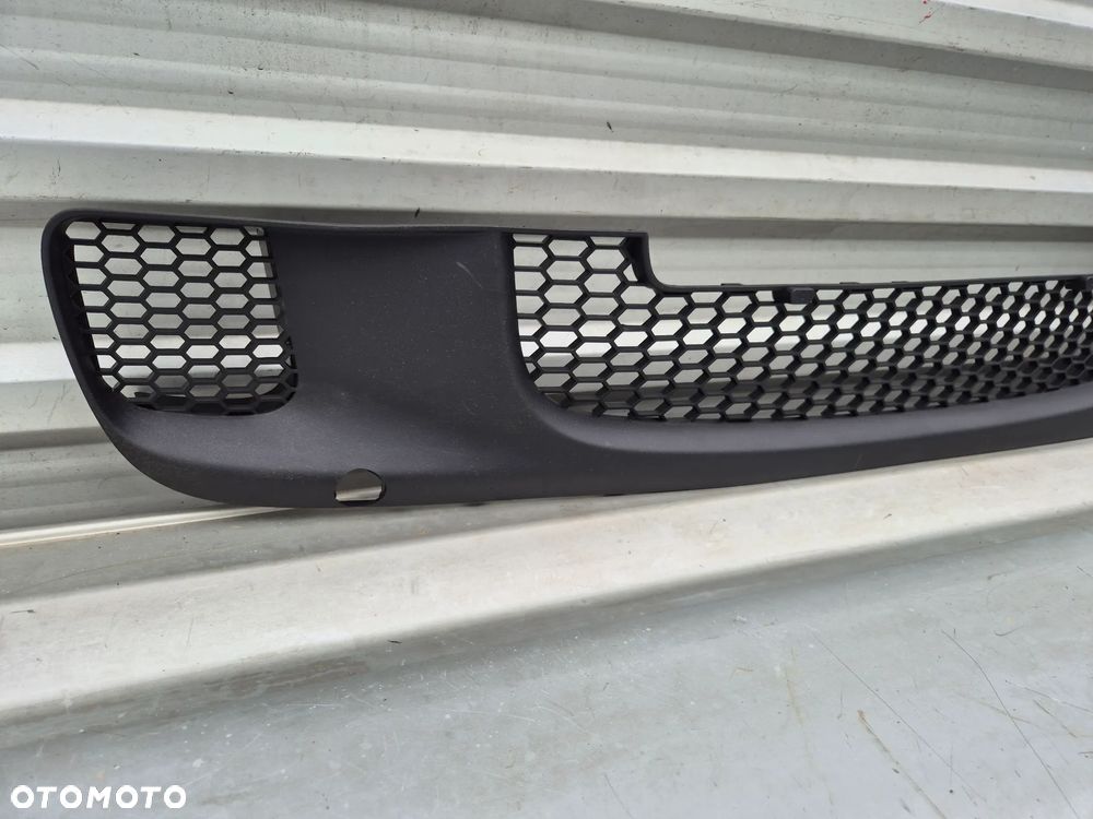 Grill atrapa zderzaka środkowa Fiat 500 Abarth 735465485 - 2