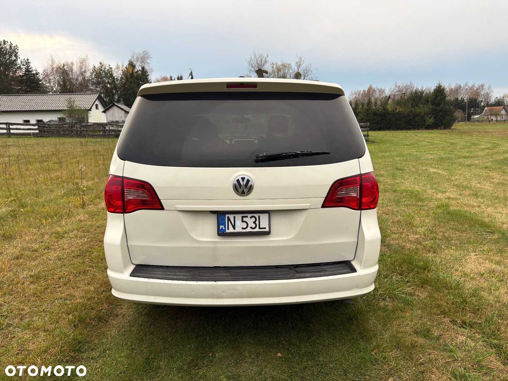 Volkswagen Routan - 3