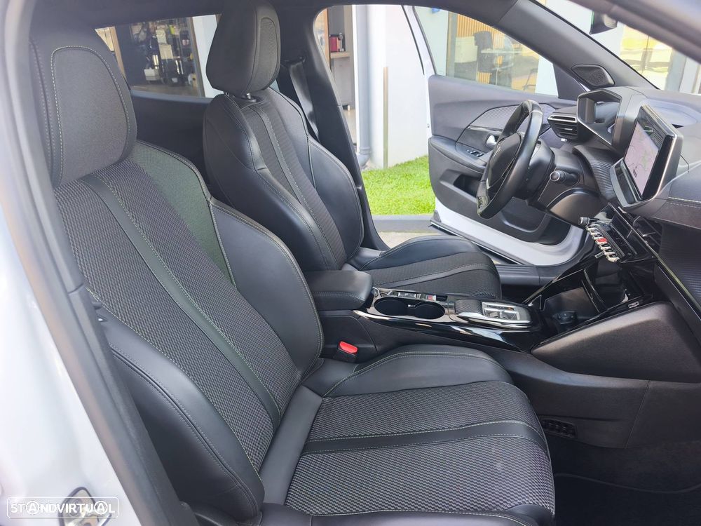 Peugeot e-2008 54 kWh GT - 9