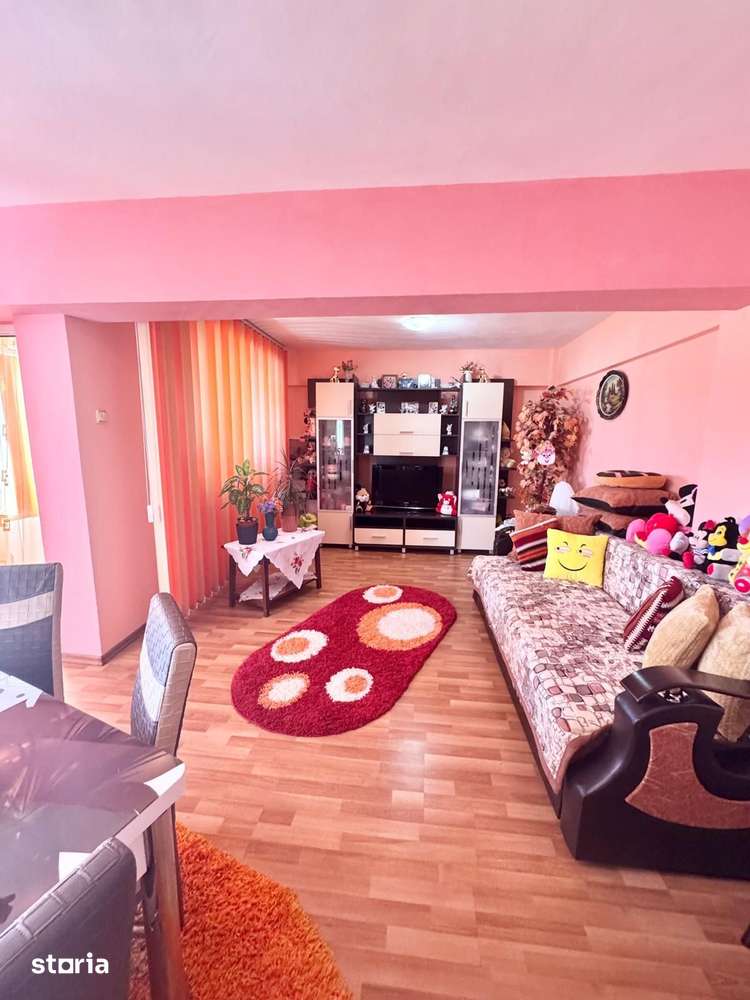 Apartament spațios, 3 camere – Bulevardul CFR, Giurgiu — fotografia 1