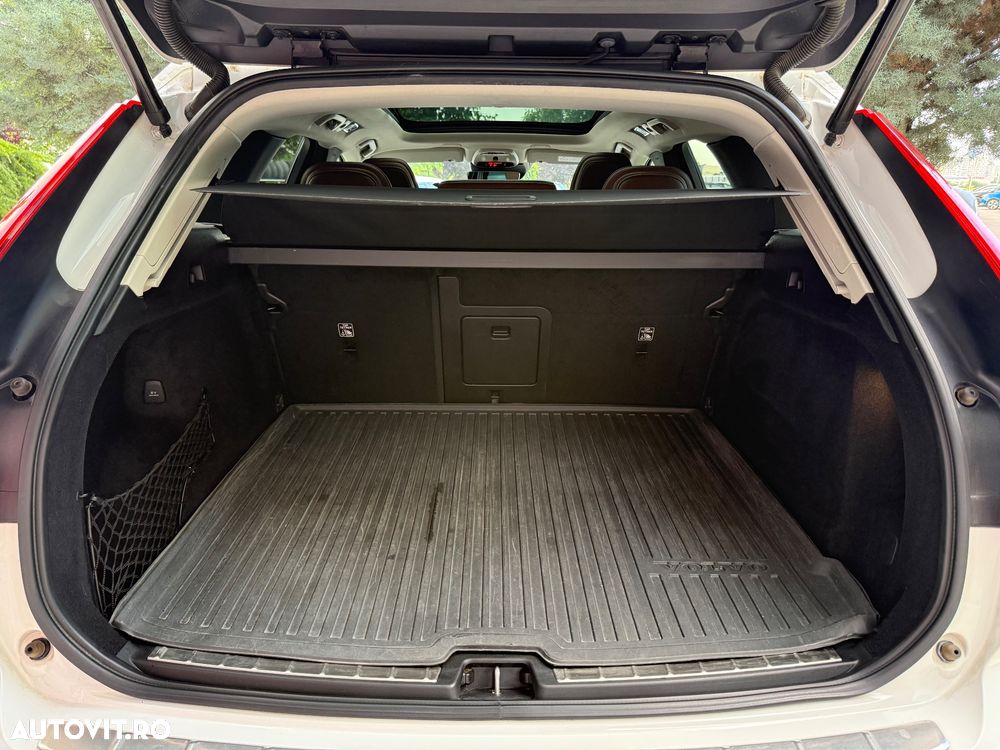 Volvo XC 60 B4 MHEV AWD Inscription - 16
