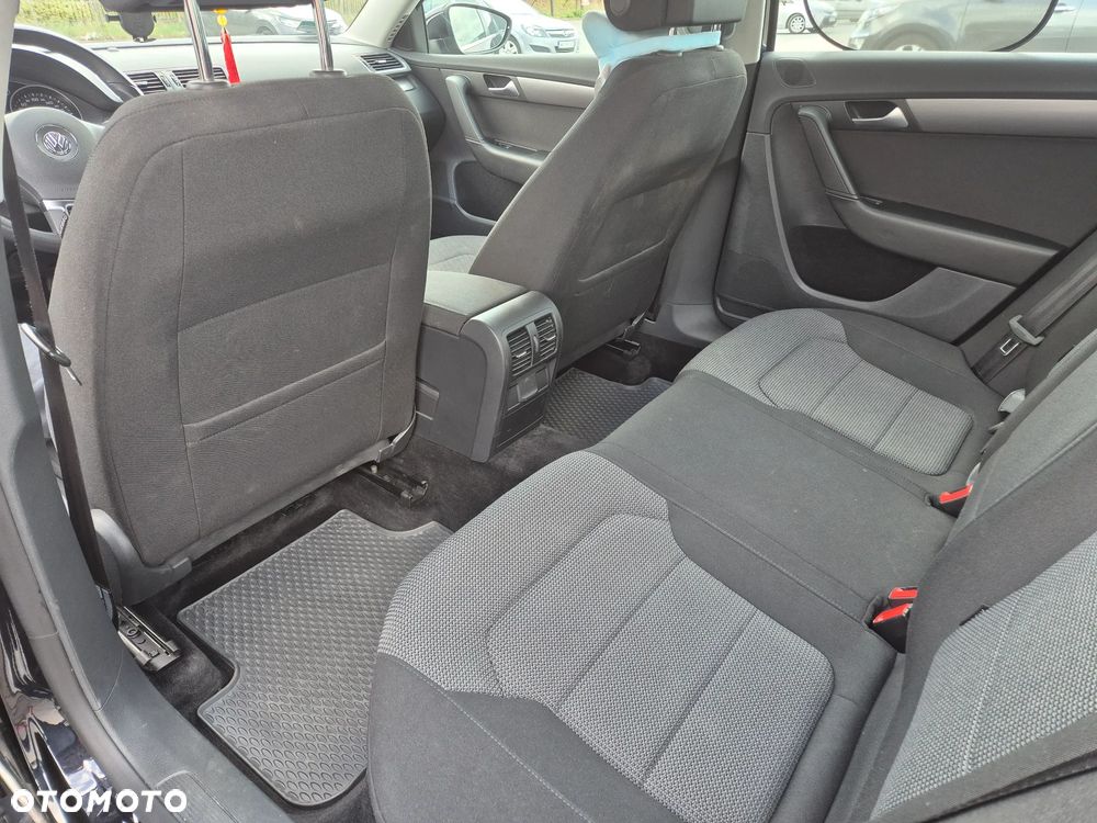 Volkswagen Passat 2.0 TDI Comfortline - 11