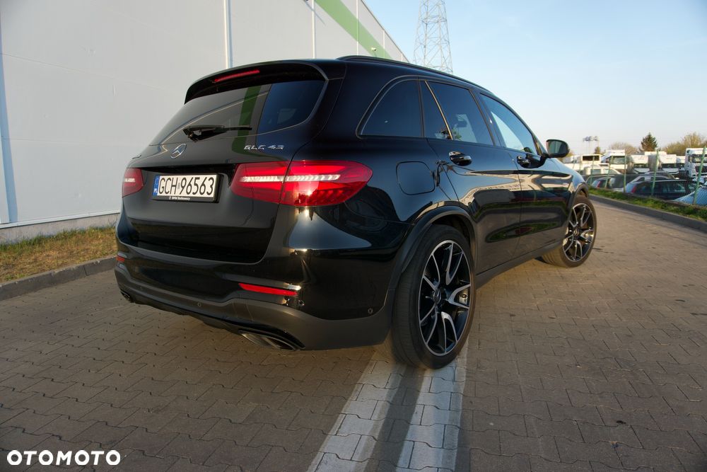 Mercedes-Benz GLC - 21