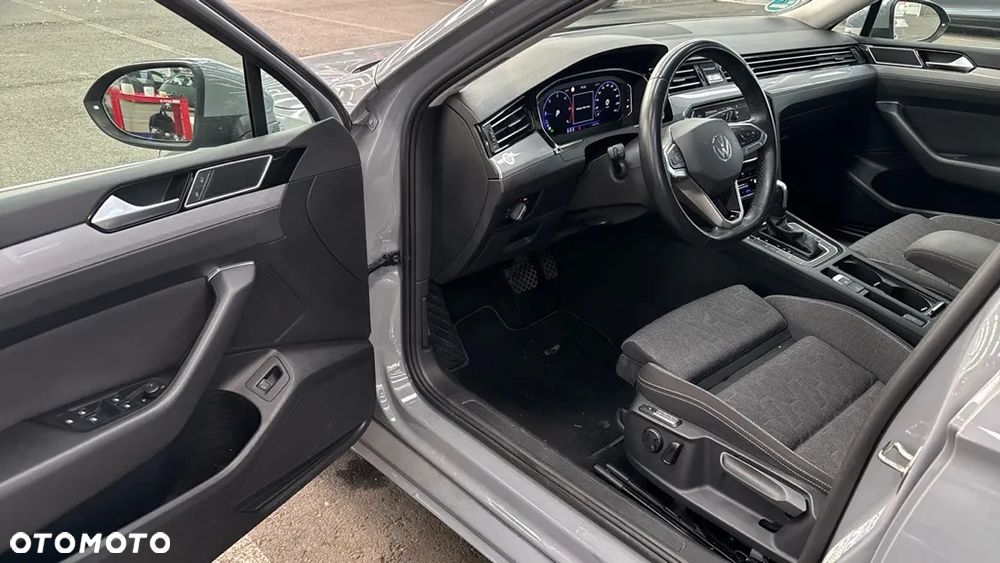 Volkswagen Passat Variant 2.0 TDI SCR DSG Business - 5