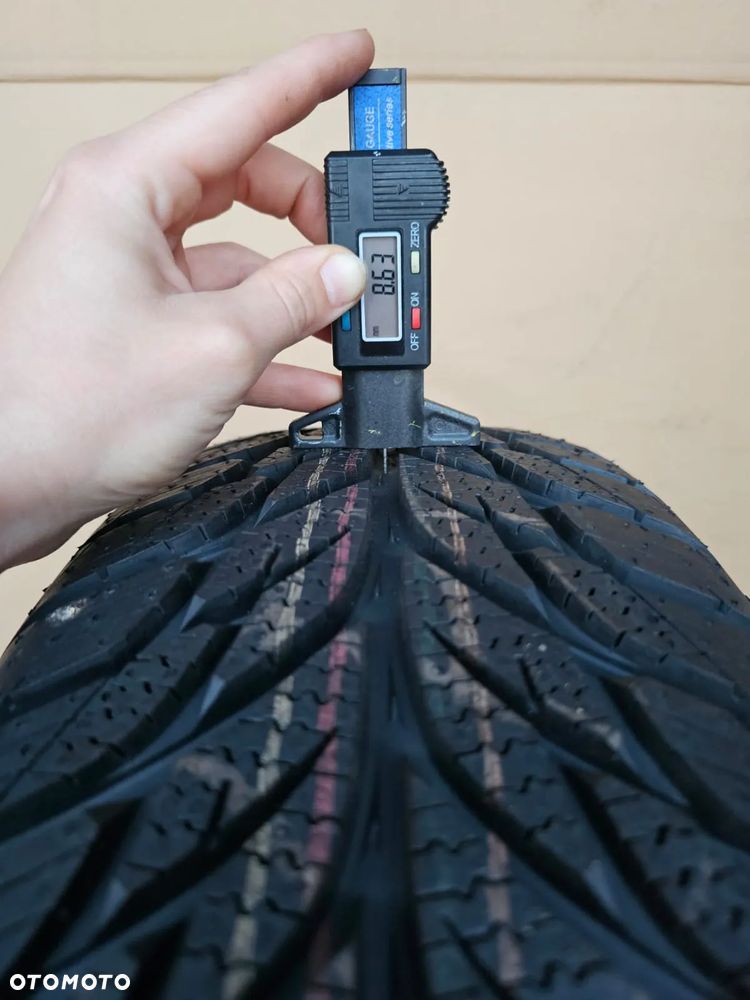 (O61) 205/65R15 94H 8,6mm 18r / Uniroyal AllSeasonExpert - 3