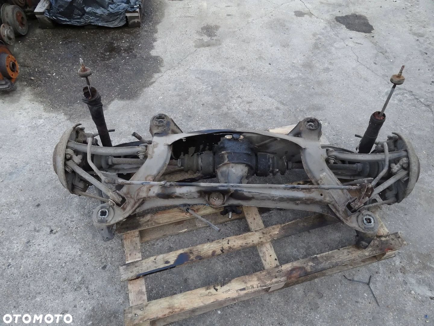 MB E-KLASA W124 2.5D 250D SEDAN BELKA OŚ ZAWIESZENIA TYŁ TYLNA - 1
