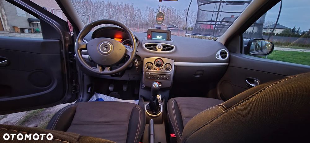 Renault Clio - 11