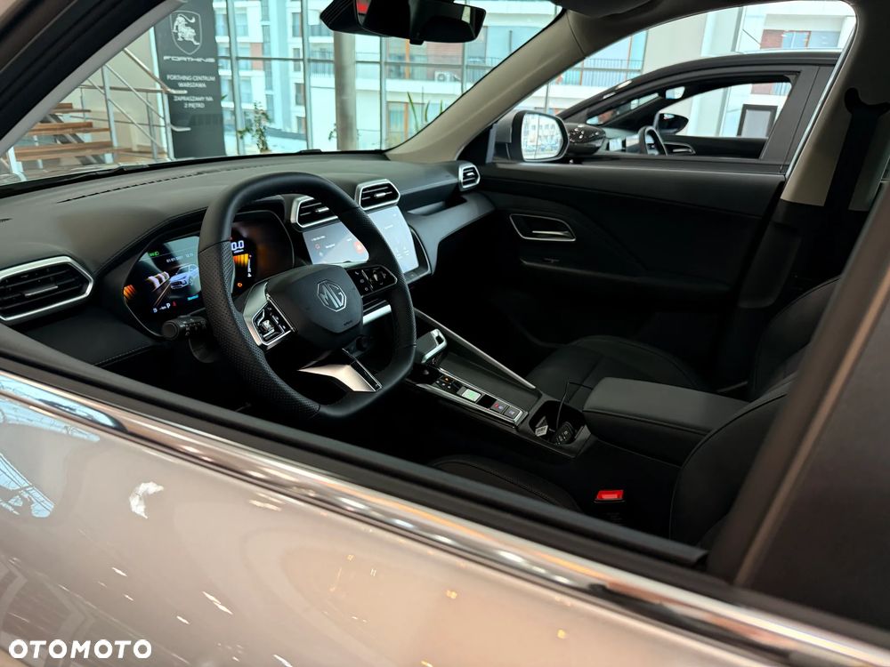 MG ZS Hybrid+ - 15