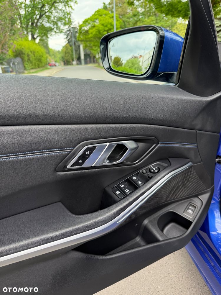 BMW Seria 3 320d xDrive M Sport sport - 22
