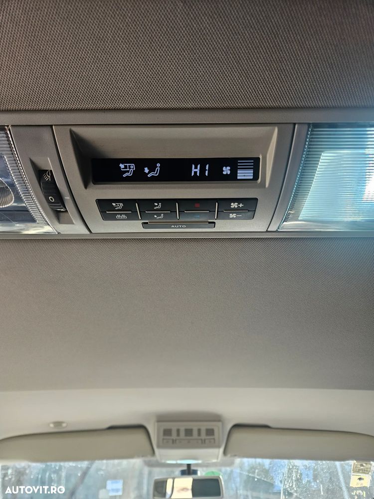 Volkswagen Multivan - 14