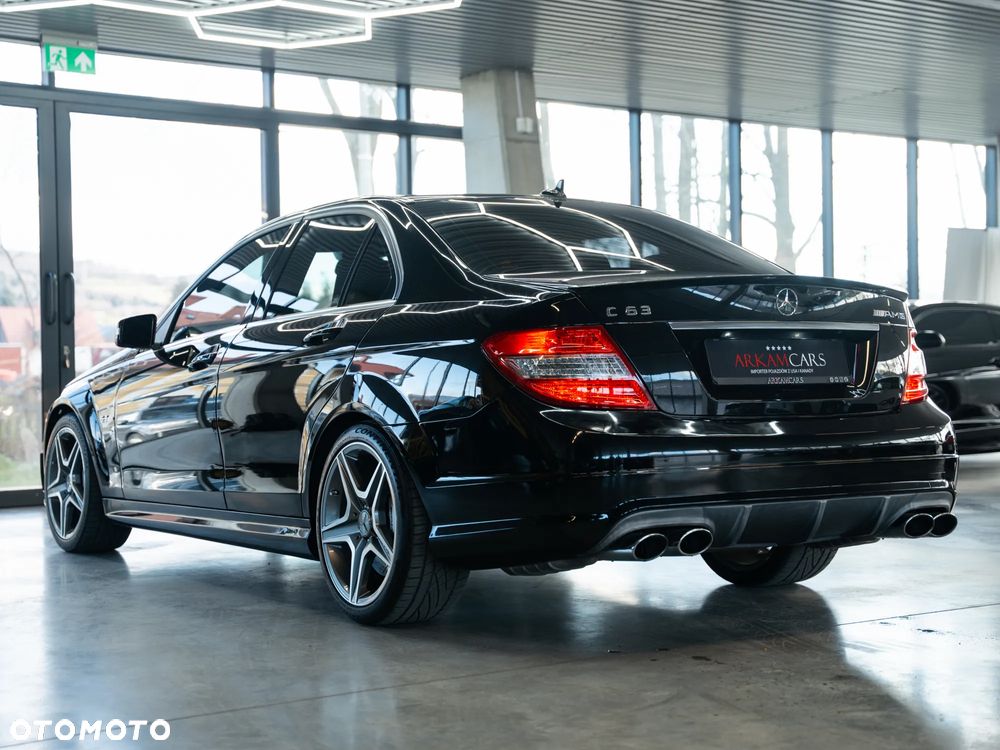 Mercedes-Benz Klasa C 63 AMG - 10