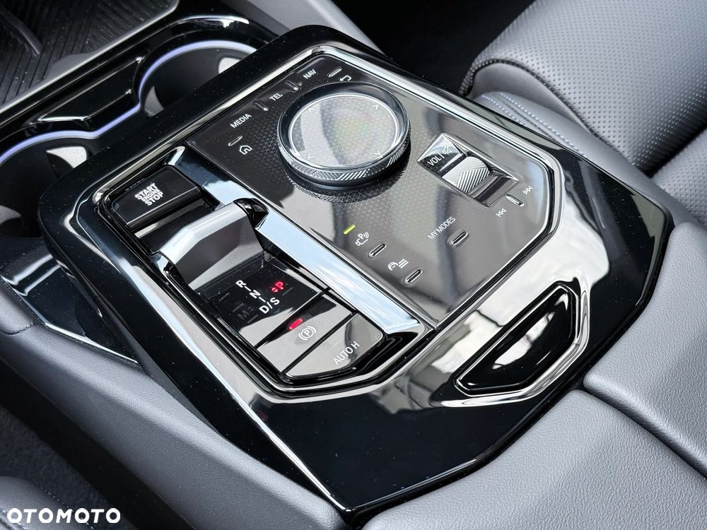 BMW Seria 5 520i - 25