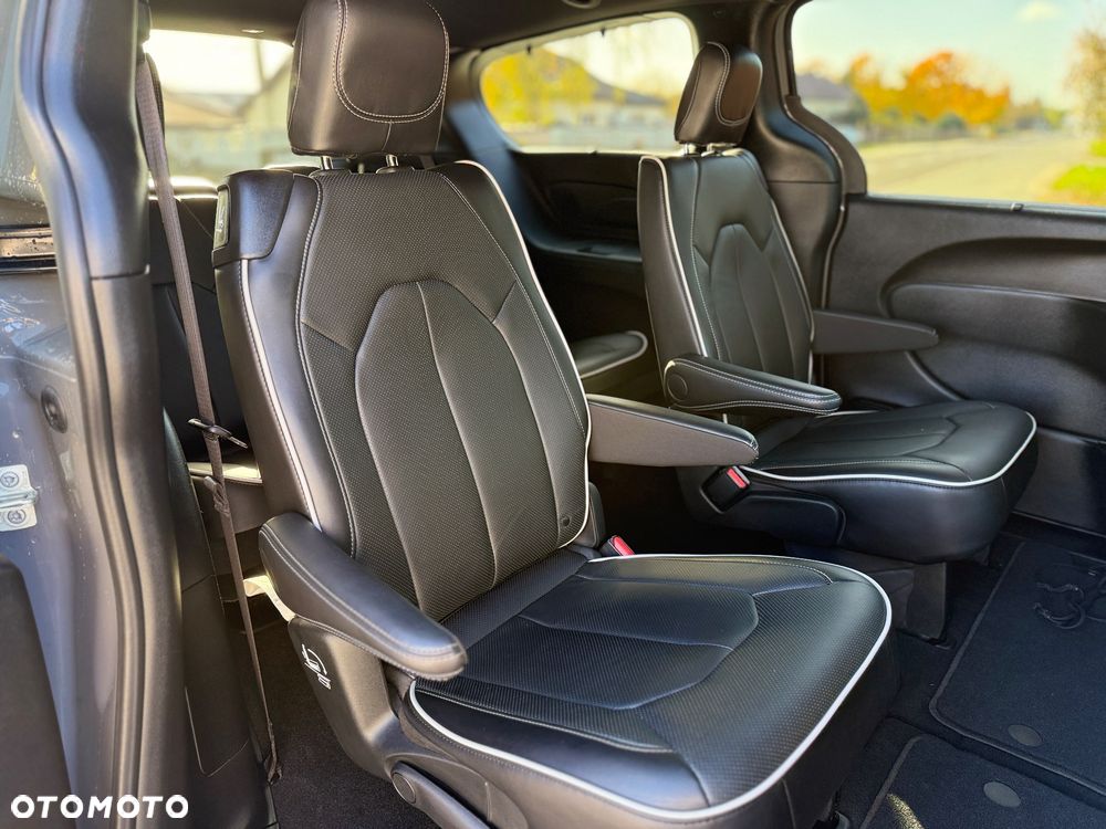 Chrysler Pacifica - 25