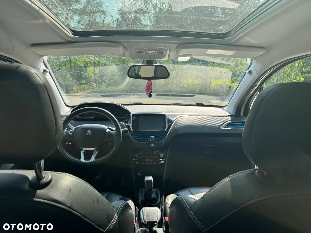 Peugeot 2008 1.2 Pure Tech Allure S&S - 13
