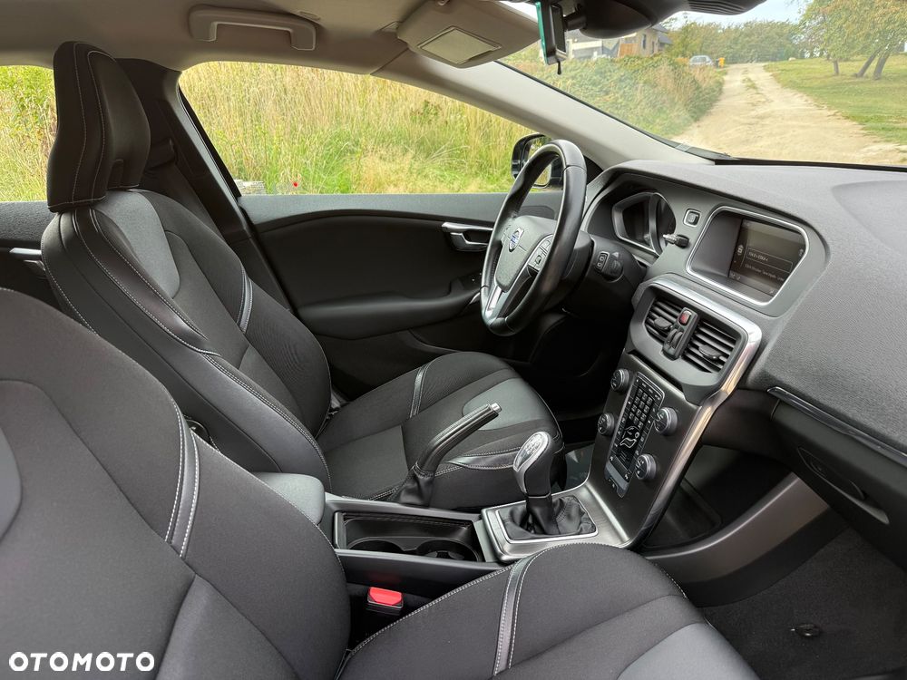 Volvo V40 D2 Momentum - 24