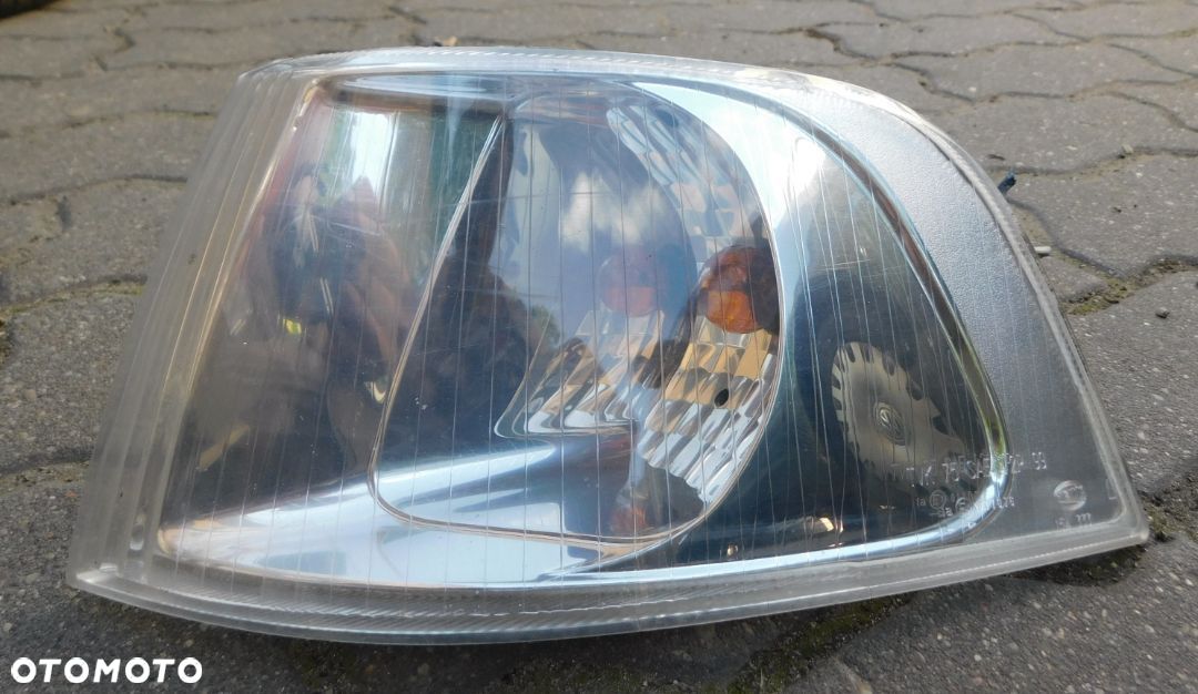 kierunek lewy VOLVO S40 V40 02-04 LIFT FL HELLA - 1