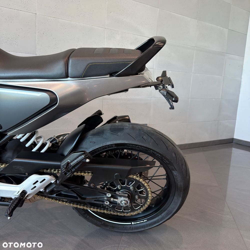 Husqvarna Svartpilen - 11