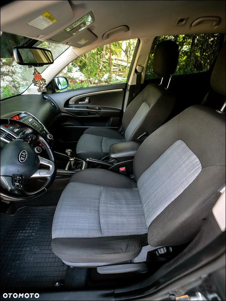 Kia Ceed - 33