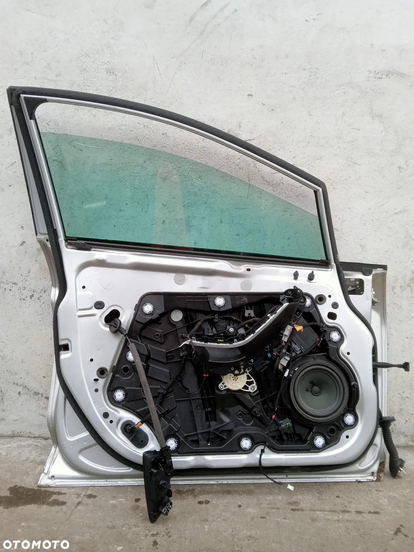 FORD FIESTA MK8 -DRZWI PRZEDNIE PRZÓD - 19