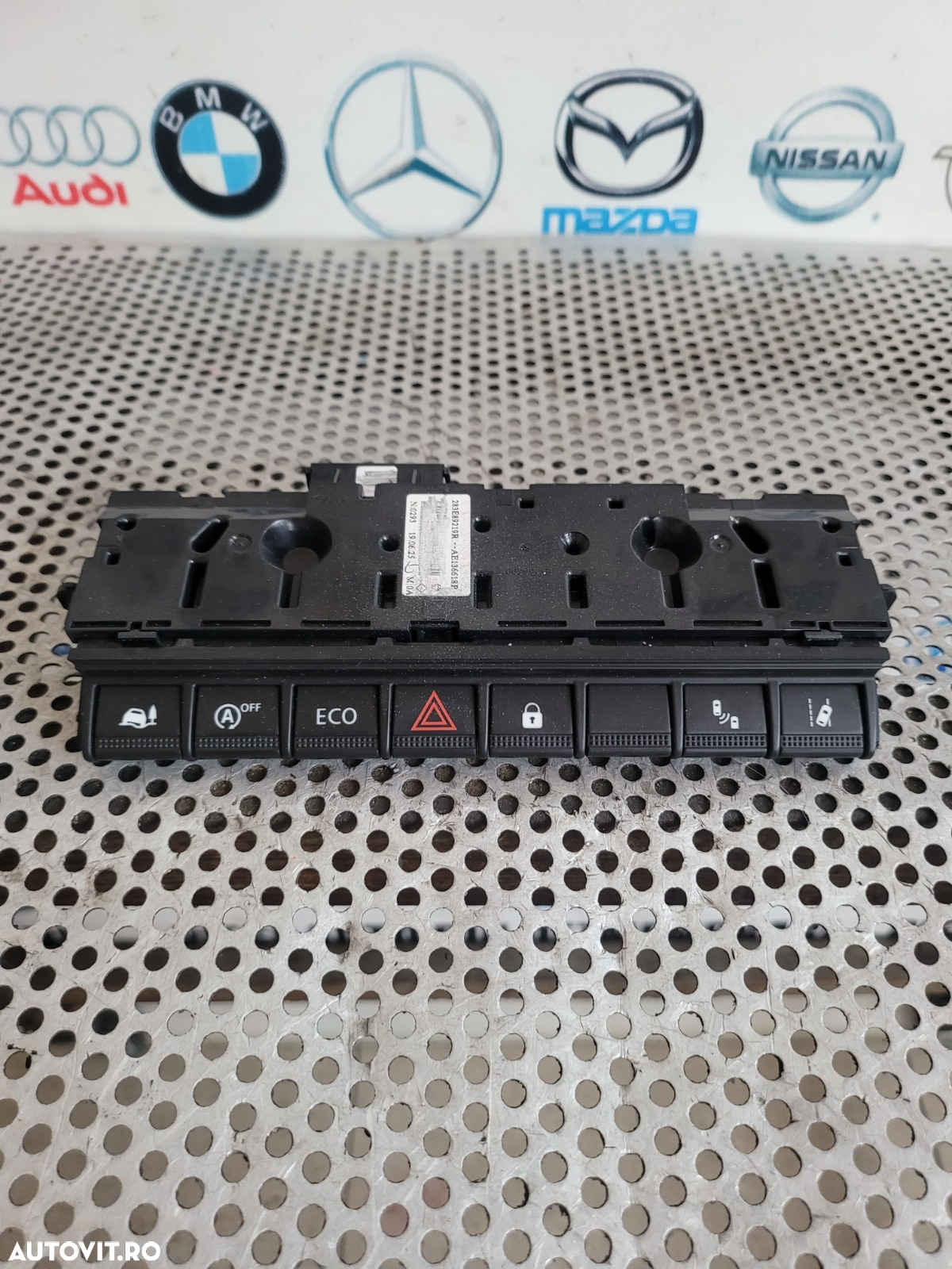 Butoane Buton Releu Semnalizare Avarii Renault Master An 2019-2020-2021-2022 Volan Stanga Dezmembrez Renault Master 3/4 An 2019-2020-2021-2022 2.3 Dci Cod Motor M9T F716 Bi-Turbo - 2